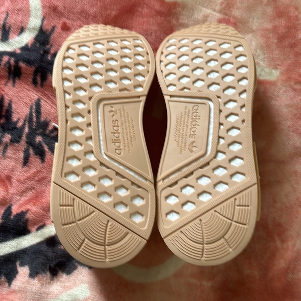 BRAND NEW Women's Adidas NMD_R1 Shoes - US 9.5 Halo Blush - Picture 6 of 7